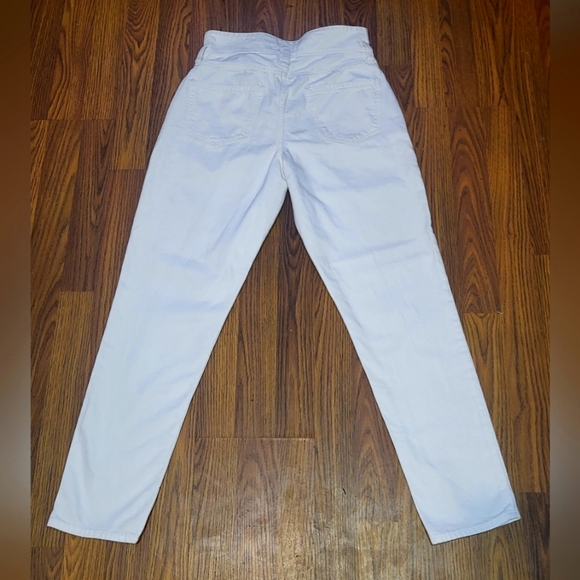 American Eagle High Rise White Mom Jeans - Size 0 | Classic & Chic A73 - Picture 9 of 12